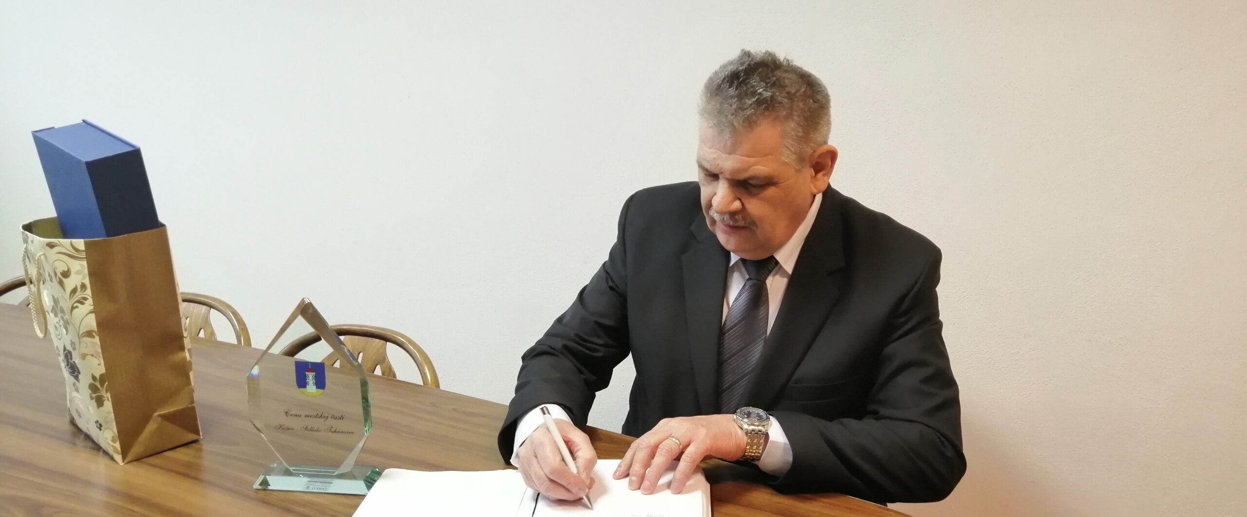 Podpis Vojtecha Valka do pamätnej knihy